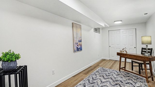 11040 40th Avenue NE, Seattle, WA 98125