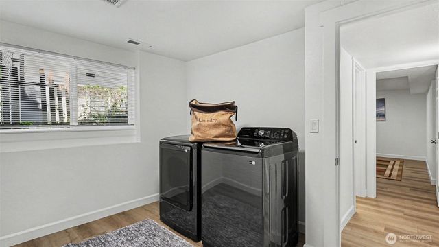 11040 40th Avenue NE, Seattle, WA 98125