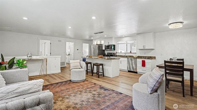 11040 40th Avenue NE, Seattle, WA 98125