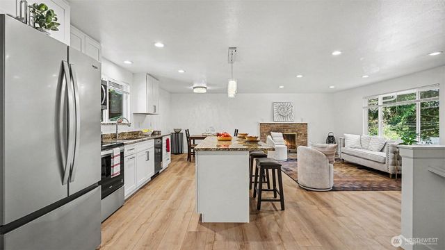 11040 40th Avenue NE, Seattle, WA 98125