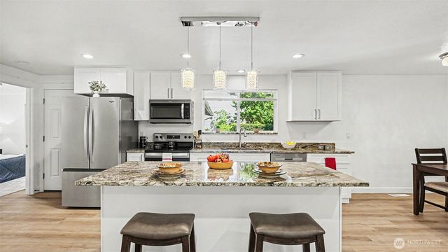 11040 40th Avenue NE, Seattle, WA 98125