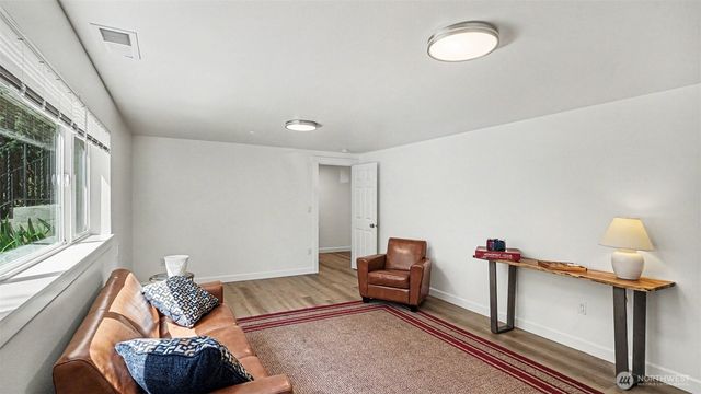 11040 40th Avenue NE, Seattle, WA 98125
