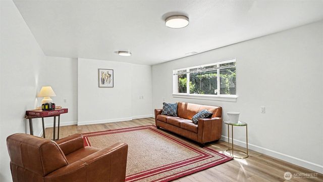 11040 40th Avenue NE, Seattle, WA 98125