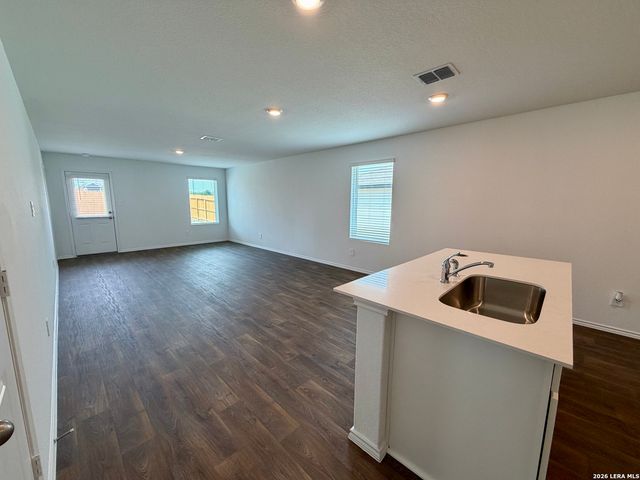 1015 Catalonia Pass, San Antonio, TX 78221
