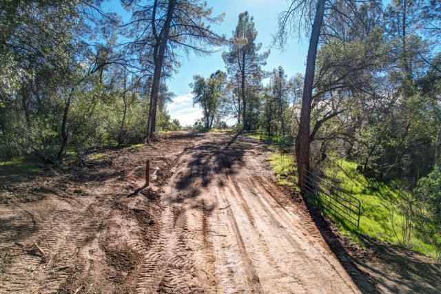 7555 Clear Canyon Road, Redding, CA 96001