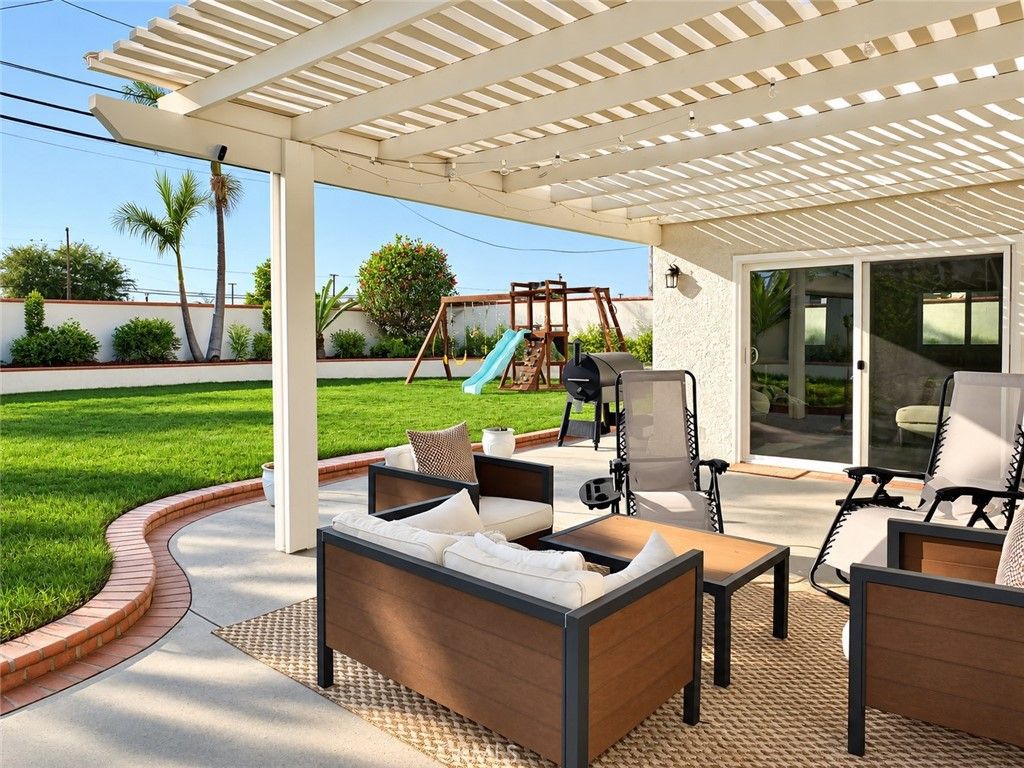 1417 Vuelta Grande, Long Beach, CA 90815 — photo 2