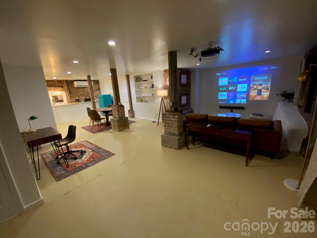 5 Main Street, Asheville, NC 28803