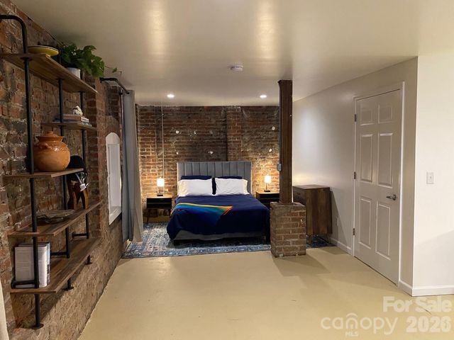 5 Main Street, Asheville, NC 28803