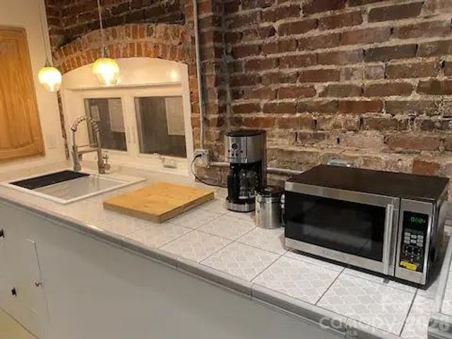 5 Main Street, Asheville, NC 28803