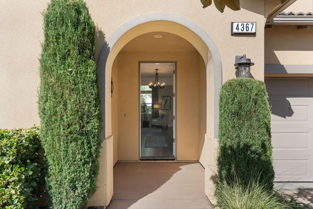 Image 2 of property listing at 4367 N Brent Avenue, Fresno, CA 93723