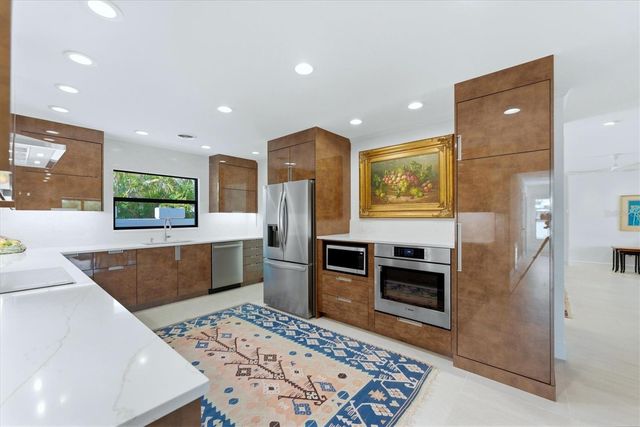 531 72ND STREET, Holmes Beach, FL 34217