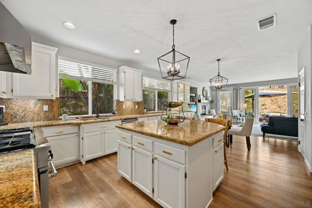 3231 Canyon View Dr, Oceanside, CA 92058