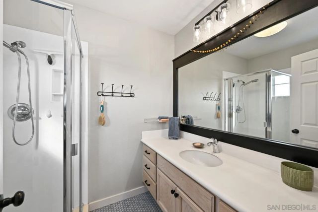 3231 Canyon View Dr, Oceanside, CA 92058