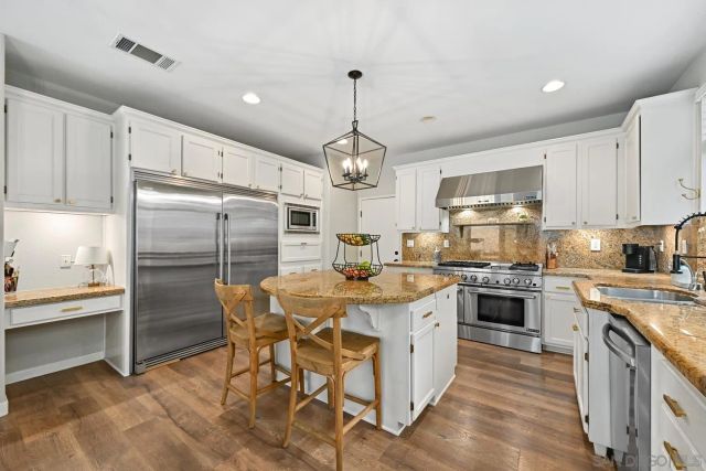 3231 Canyon View Dr, Oceanside, CA 92058