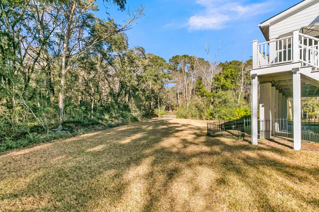 1087 Capersview Court, Awendaw, SC 29429