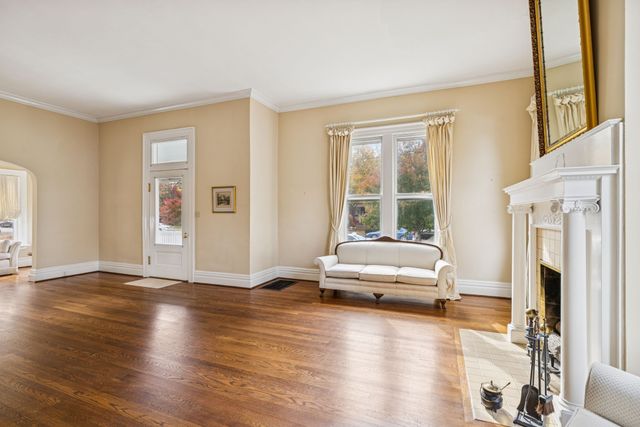215 4th Ave, S, Franklin, TN 37064