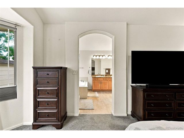 23988 E Bellewood Dr, Aurora, CO 80016