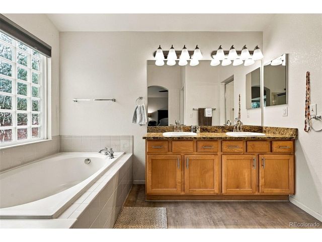 23988 E Bellewood Dr, Aurora, CO 80016