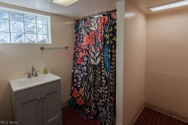 84 S Hazelwood Avenue, Youngstown, OH 44509