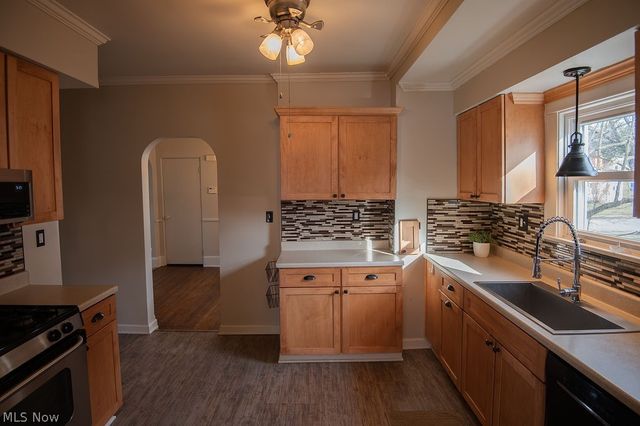 84 S Hazelwood Avenue, Youngstown, OH 44509