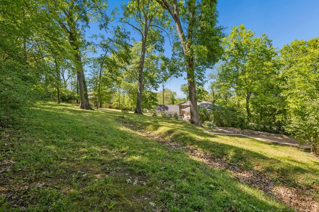 703 Clematis Dr, Nashville, TN 37205