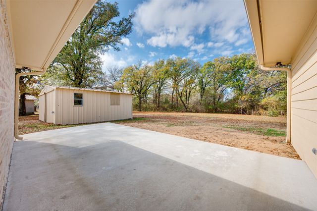 815 Clarksville Road, Bogata, TX 75417