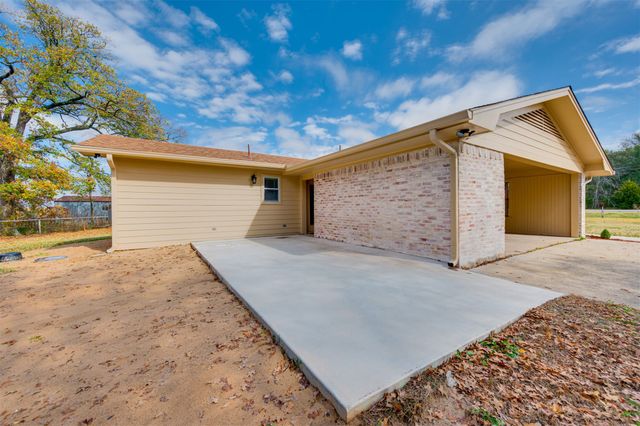 815 Clarksville Road, Bogata, TX 75417