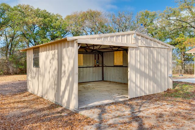 815 Clarksville Road, Bogata, TX 75417