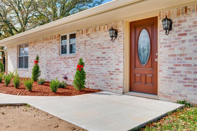 815 Clarksville Road, Bogata, TX 75417