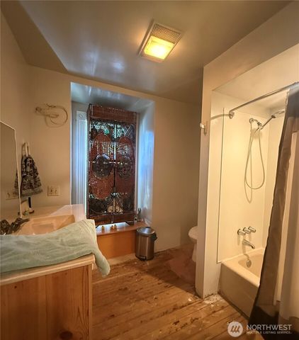 1102 Water Street, Raymond, WA 98577