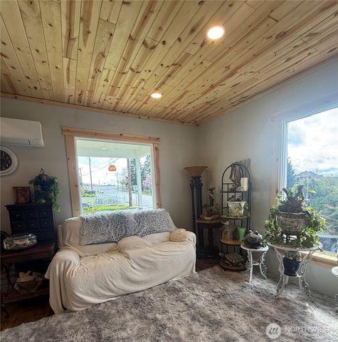 1102 Water Street, Raymond, WA 98577