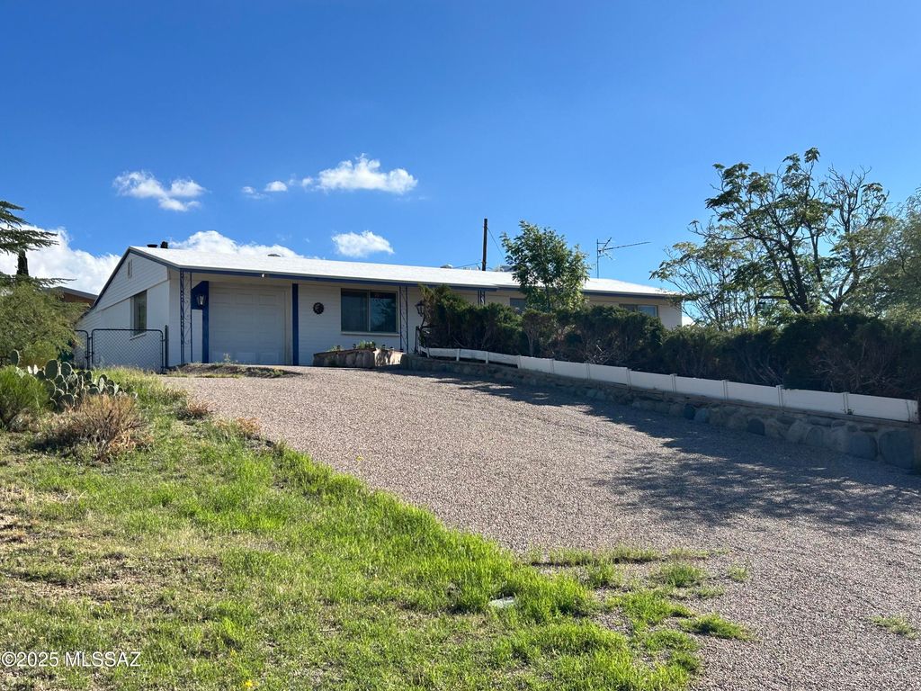 945 W Discover Street, Oracle, AZ 85623