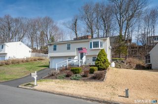 23 Fleetwood Drive, Danbury, CT 06810