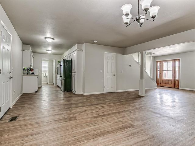 350 W Elder Drive, Mustang, OK 73064