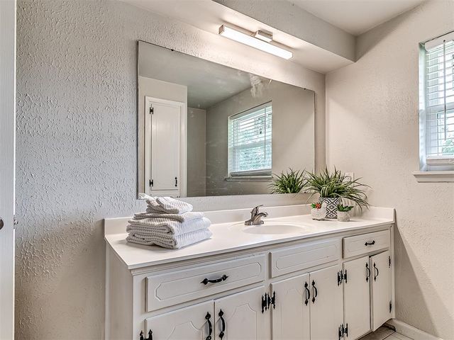 350 W Elder Drive, Mustang, OK 73064