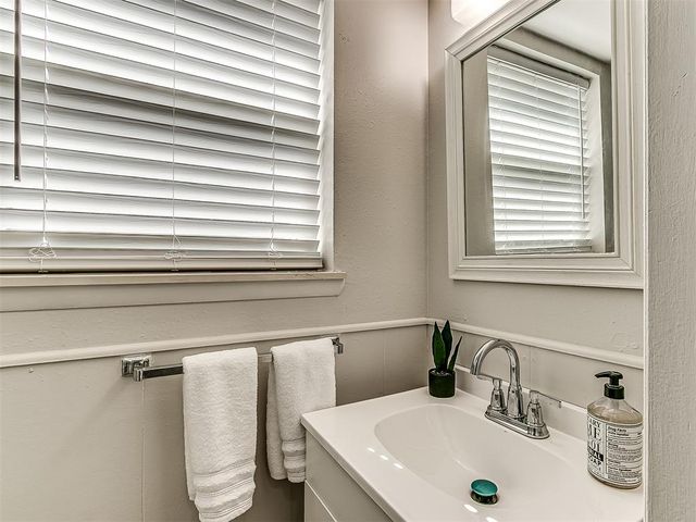 350 W Elder Drive, Mustang, OK 73064