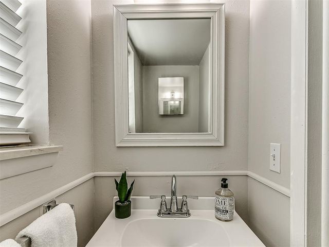 350 W Elder Drive, Mustang, OK 73064