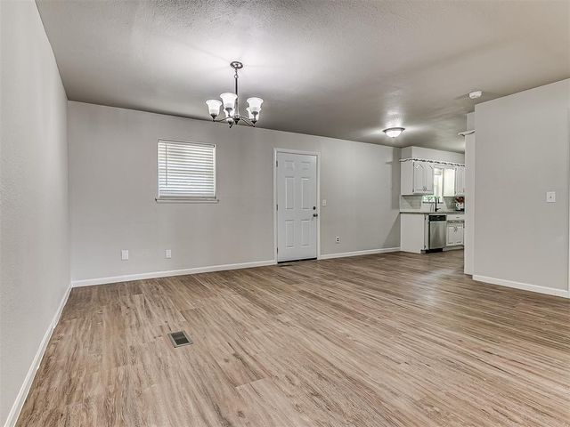 350 W Elder Drive, Mustang, OK 73064
