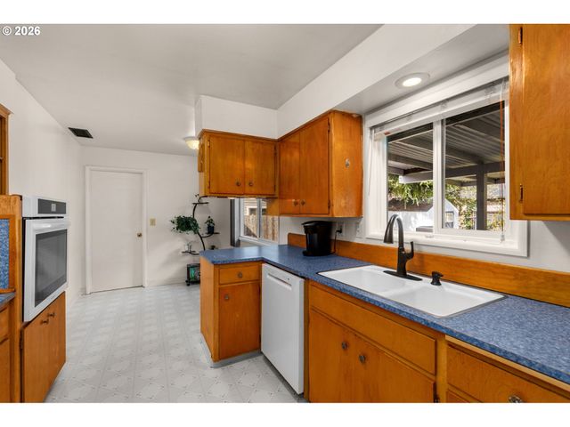 2126 Se 45TH Ave, Hillsboro, OR 97123