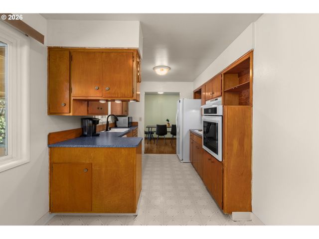 2126 Se 45TH Ave, Hillsboro, OR 97123