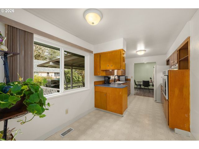 2126 Se 45TH Ave, Hillsboro, OR 97123