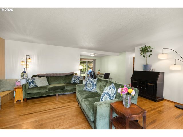 2126 Se 45TH Ave, Hillsboro, OR 97123