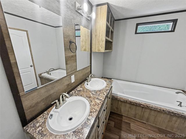 15165 W Phillips Drive, Park Hill, OK 74451