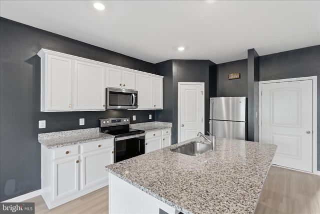 129 PADDINGTON ST, Falling Waters, WV 25419