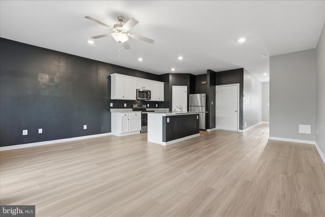 129 PADDINGTON ST, Falling Waters, WV 25419