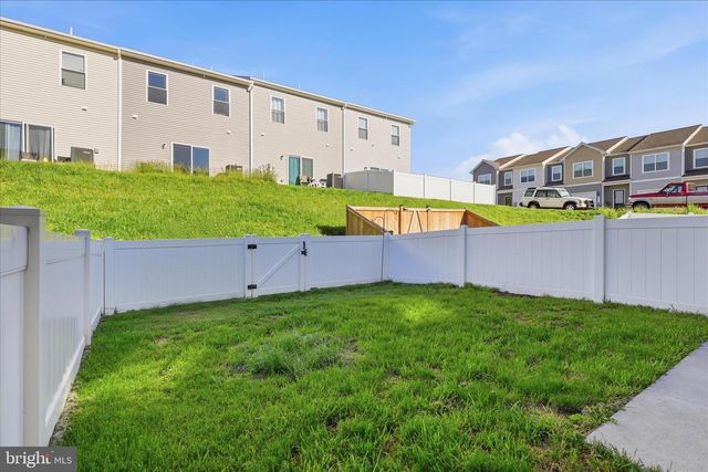 129 PADDINGTON ST, Falling Waters, WV 25419