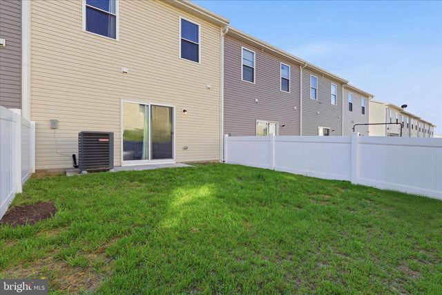 129 PADDINGTON ST, Falling Waters, WV 25419