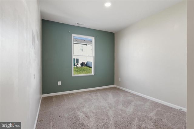 129 PADDINGTON ST, Falling Waters, WV 25419
