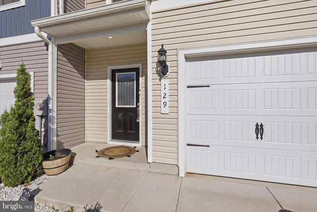 129 PADDINGTON ST, Falling Waters, WV 25419
