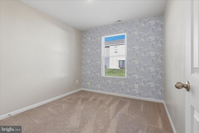 129 PADDINGTON ST, Falling Waters, WV 25419